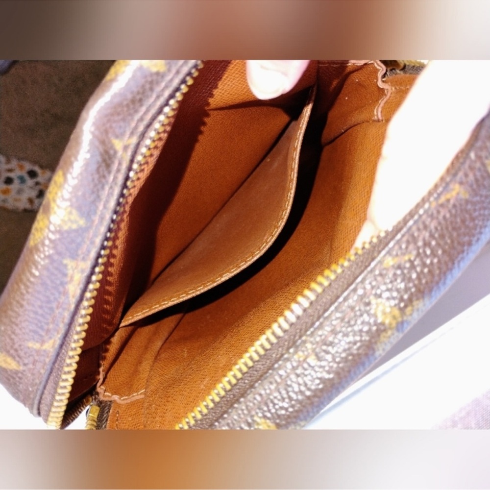 Louis Vuitton Amazone Monogram crossbody bag featuring the iconic brown canvas - Picture 12 of 12